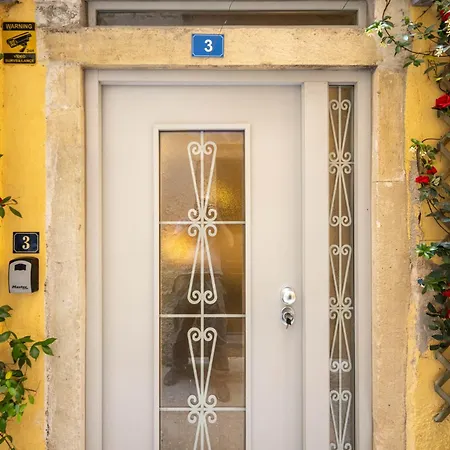 Corfu Breeze Liston * Corfu (city)